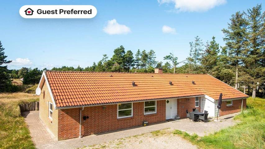 Vakantiehuis voor 9 personen, with whirlpool and zwembad as well as terras and sauna, met huisdier aan de Westkust Denemarken