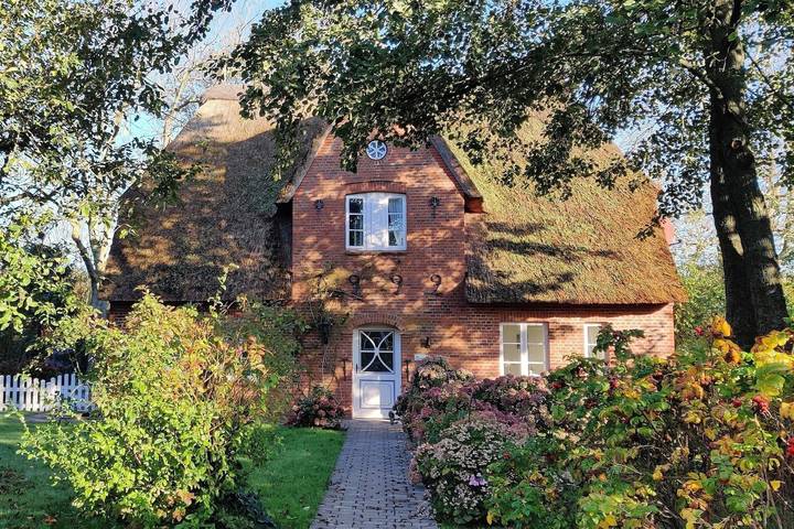 Ferienhaus für 4 Personen, mit Terrasse und Garten in Süderende