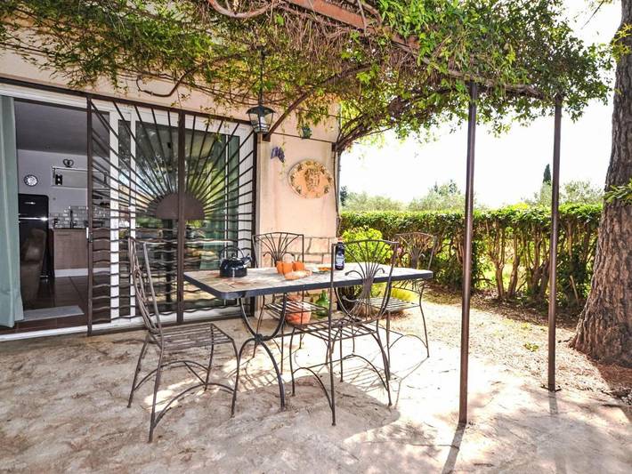 Gîte pour 4 personnes, avec terrasse à Peypin-d'Aigues - 2