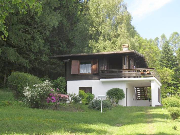 Gîte pour 4 personnes, avec Balcon et Terrasse ainsi que Jardin et Vue à Salorno
