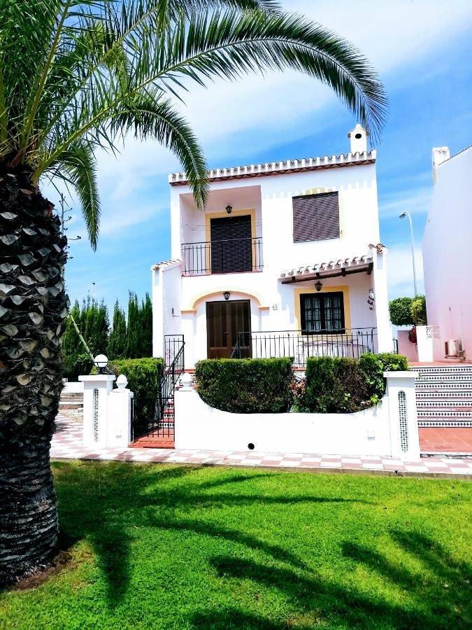 Bungalow con vistas a la piscina in Torrevieja, Costa Blanca
