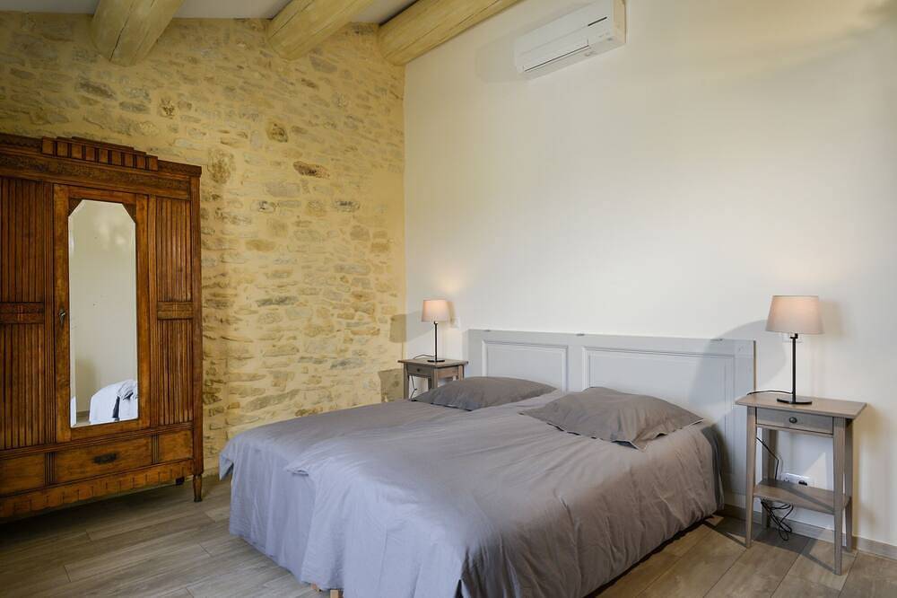 Construcción antigua, piscina privada, Provenza, Cévennes, a 30 km de Uzès y Aviñón in Bagnols-sur-Cèze, Region de Nimes