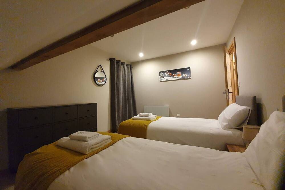 Chalet Clocher Sleeps 10 Hot tub in Essert-Romand, Les Portes du Soleil