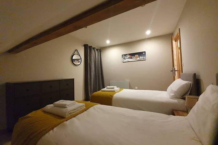 Chalet Clocher Schlafplatz für 10, Whirlpool in Essert-Romand, Les Portes du Soleil