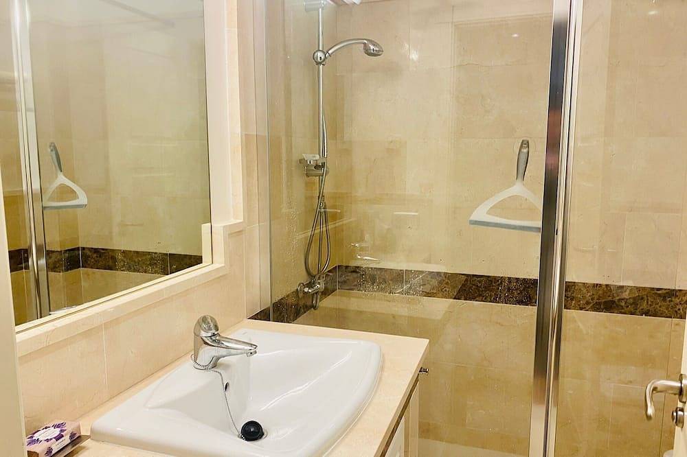 Appartement entier, Luxury Beachfront Apartment, 3 Bedrooms, Large Partly Covered Terrace in Saladavieja, Estepona