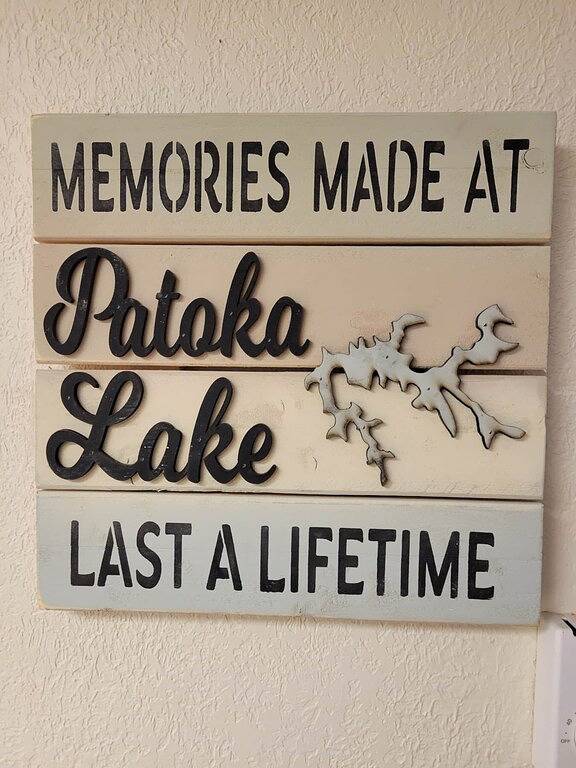 Log Cabin 12 with Hot Tub at Osborn Boat Ramp on Patoka Lake in Patoka Lake