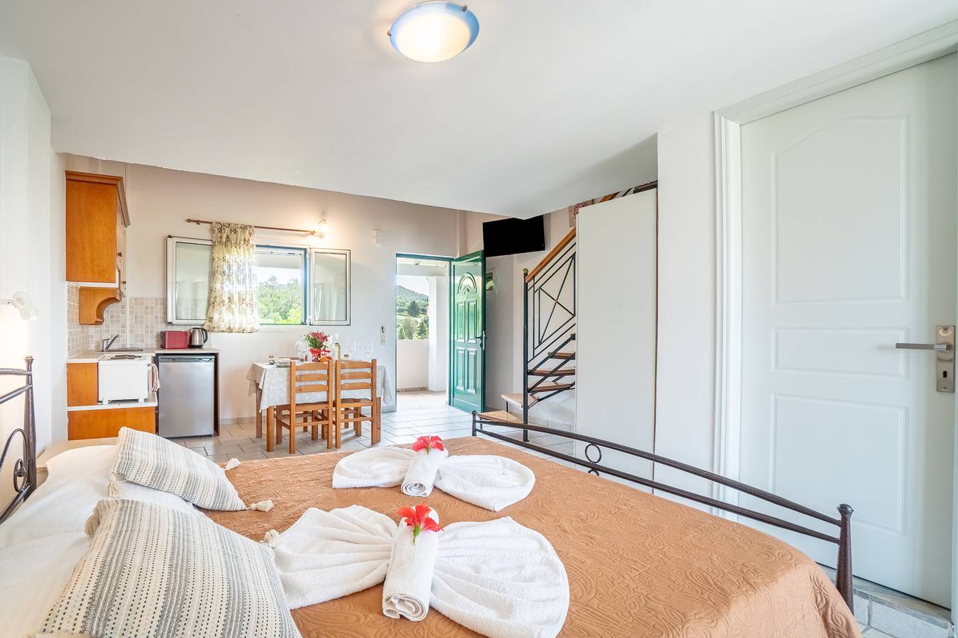 Ganze Wohnung, Ferienwohnung 'Standard Family 18' mit Gemeinschaftspool, Wi-Fi und Klimaanlage in Arillas Agiou Georgiou, Arillas