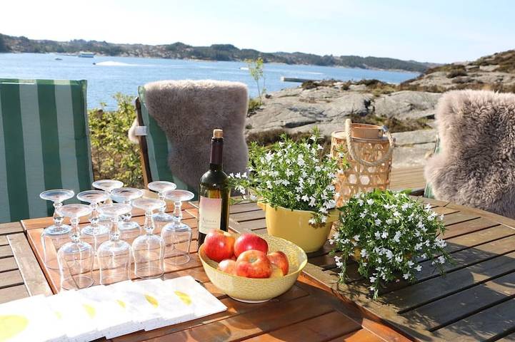 Ferienhaus für 20 Personen, mit Sauna und Whirlpool sowie Garten am Fjord (Norwegen)