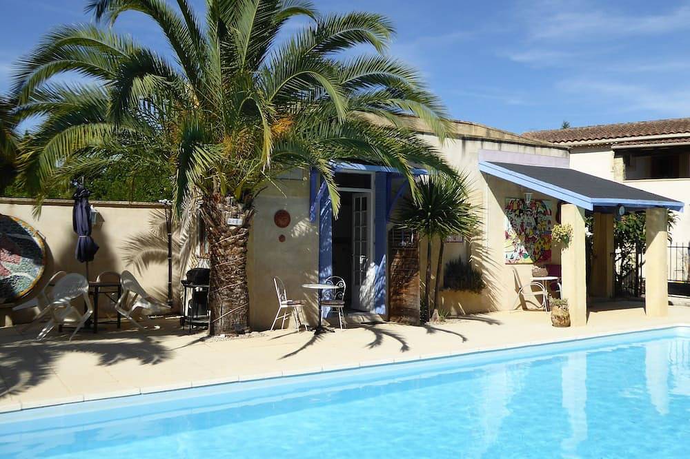\"Pool Studio\" tiene capacidad para 2 casas rurales con cocina a 10 minutos de Aviñón. in Rognonas, Region de Arles