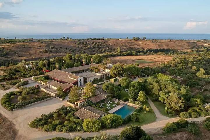 Hotel für 24 Personen, mit Pool - 1