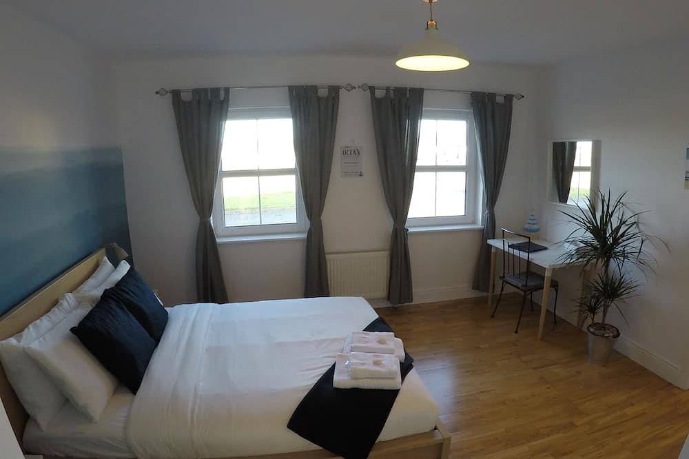 Large double room with ensuite bathroom in Portmagee, County Kerry