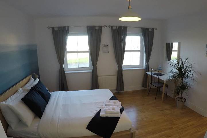 Large double room with ensuite bathroom in Portmagee, County Kerry