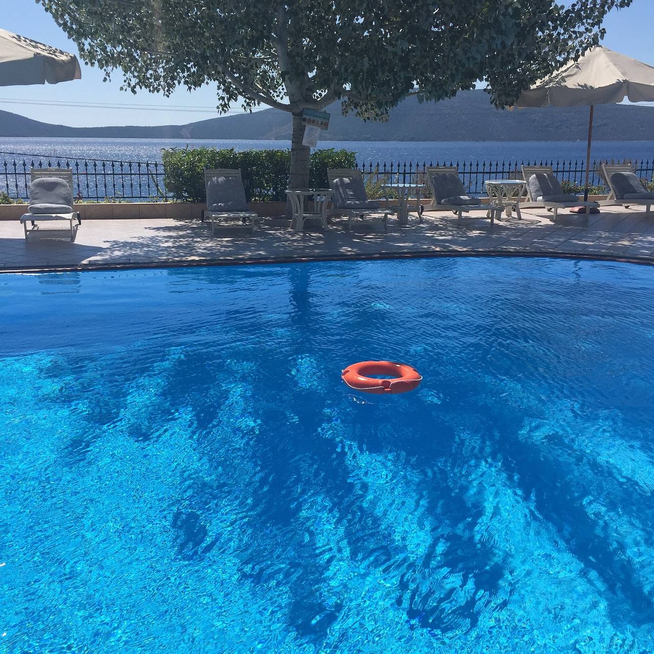 Villa 'Beach Alonissos For 6 People' con piscina compartida, Wi-Fi y aire acondicionado. in Alónnisos