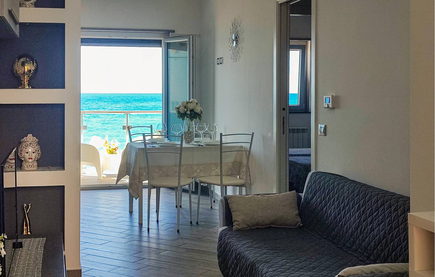 Ganze Ferienwohnung, Appartement mit Meerblick, WiFi, Geschirrspüler, Parkplatz in Sant'Agata di Militello, Messina Provinz