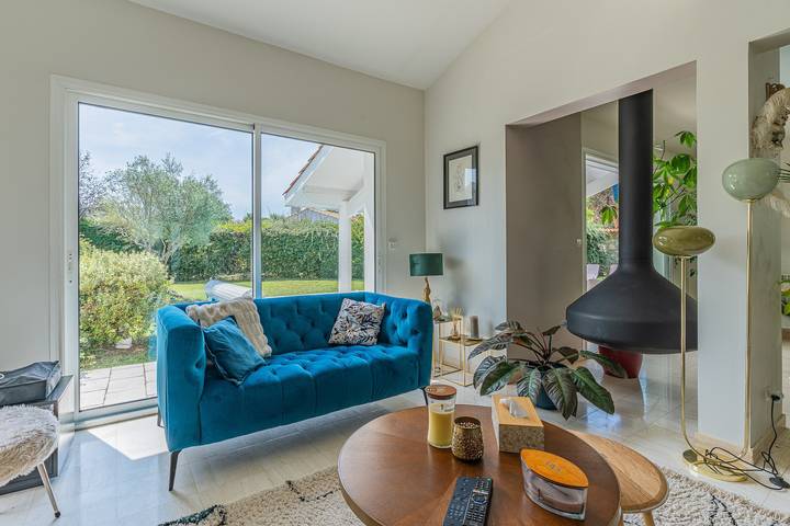 Villa "St Martin" con piscina privada, 2 terrazas privadas y Wi-Fi in Pompignac, Región de Burdeos
