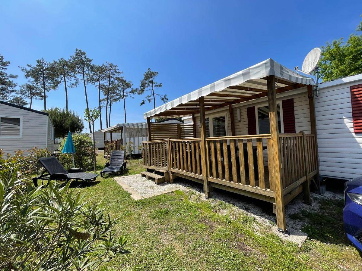 Two-Bedroom Bungalow in Saint-Julien-en-Born, Côte d’Argent