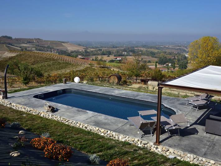 Agriturismo per 2 persone, con terrazza e piscina in Langhe