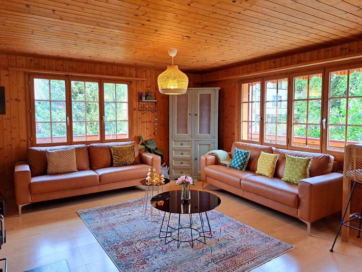 Ferienwohnung für 9 Personen, mit Balkon und Terrasse sowie Ausblick in Wilderswil