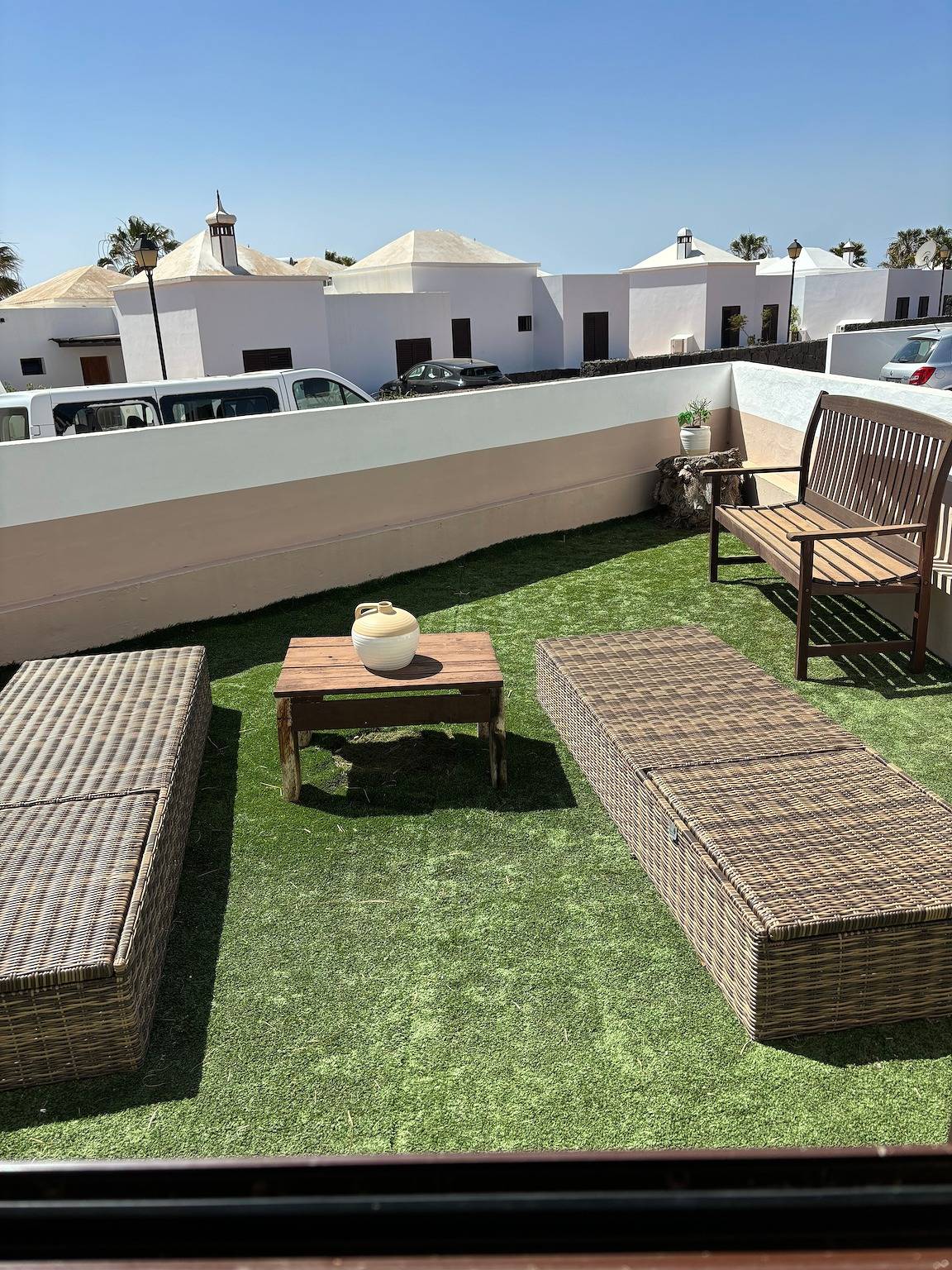 Casa de férias 'Villa Palmeras' com vista para o mar, piscina partilhada e acesso Wi-Fi in Costa Teguise, Teguise