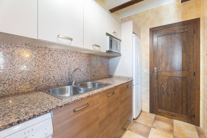 Apartamento entero, Apartamento vacacional "Casa El Cojo 2C" con vistas a la montaña, balcón y Wi-Fi in Alcalá de la Selva, Provincia de Teruel