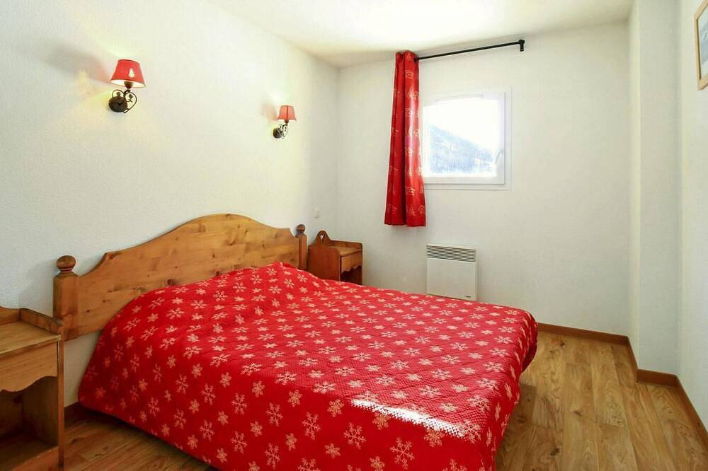 Ganze Wohnung, Right at the base of the ski slopes, sauna, parking, TV, ski lockers, 32 m², Val d'Allos in La Foux d'Allos, Allos