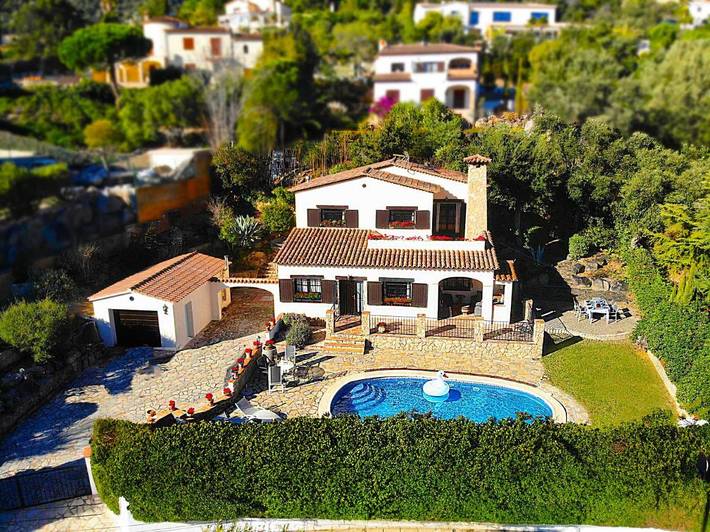 Casa rural para 6 personas, con piscina para niños y jardín además de piscina y vistas, Se admiten mascotas en Calonge