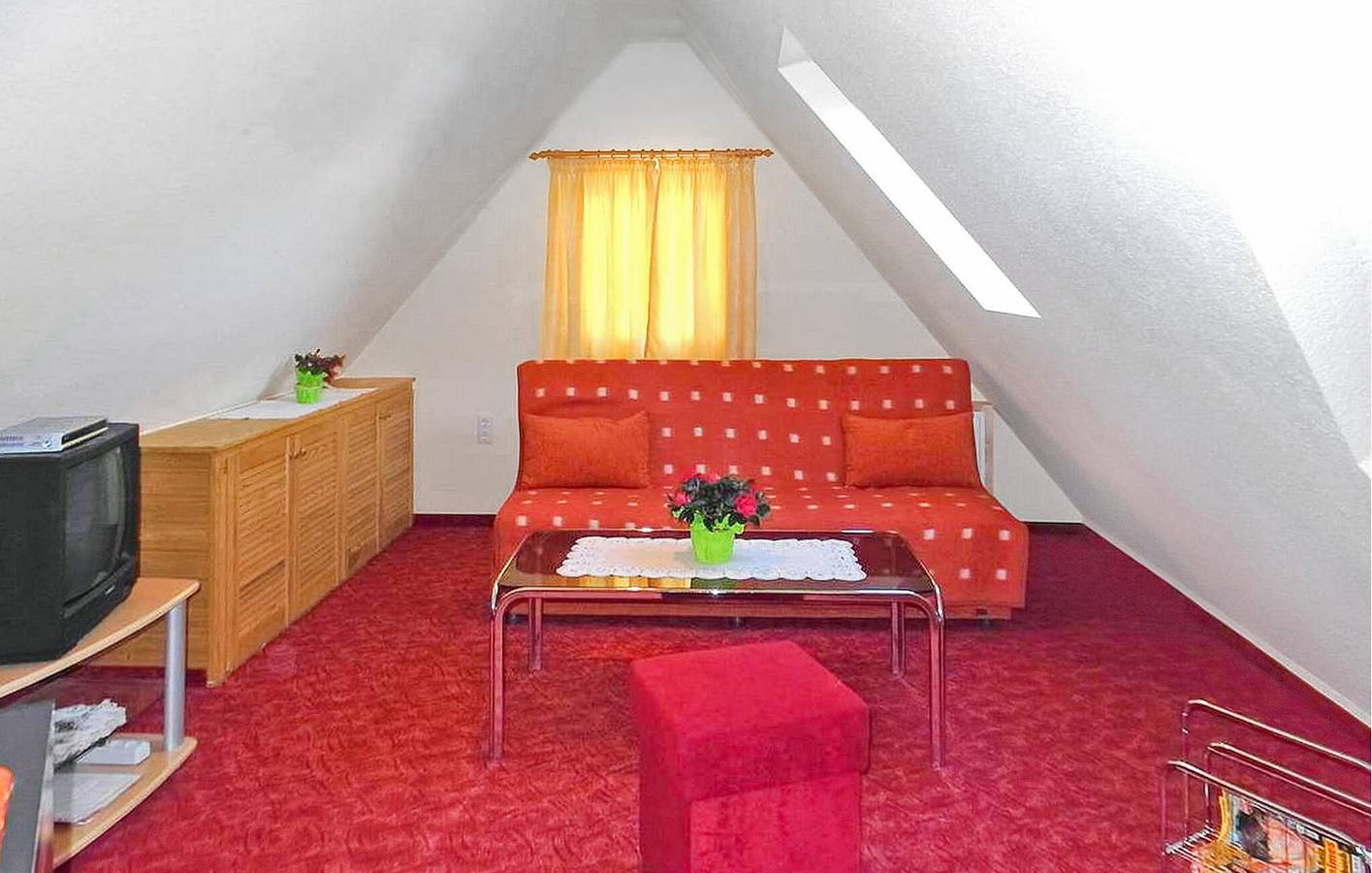 Ganze Ferienwohnung, Gemütliche Wohnung mit Garten und Parkplatz in der Nähe des Stadtzentrums von Moldava in Hermsdorf, Mittlere Erzgebirge