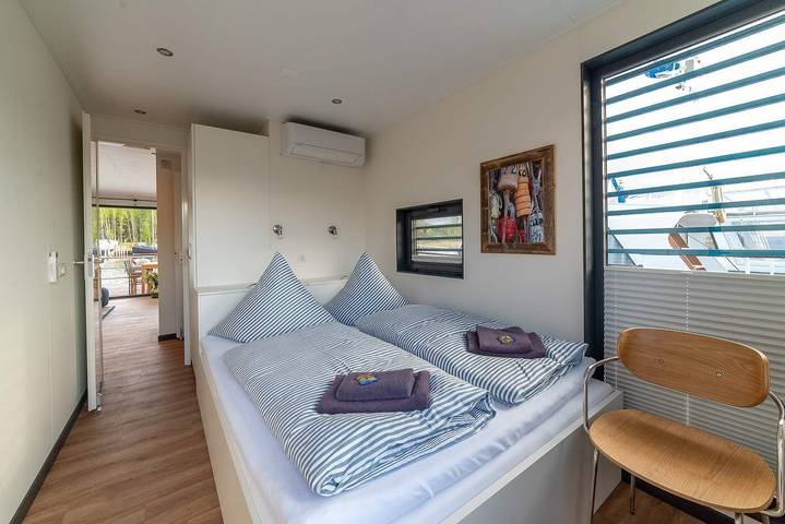 Hausboot für 4 Personen, mit Seeblick und Terrasse am Greifswalder Bodden - 3