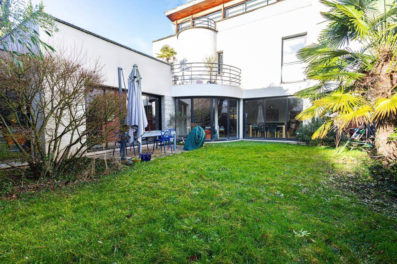 Two-Bedroom House in Châtillon, Hauts-de-Seine