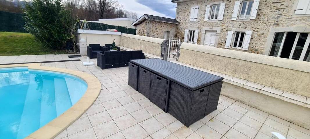 Location de vacances pour 23 personnes, avec piscine ainsi que vue et jardin, animaux acceptés à Buzy - 4