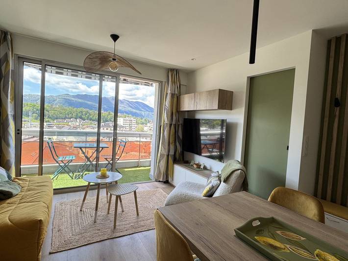 Apartamento entero, Hermoso T2 renovado, aire acondicionado, estacionamiento, balcón - Vista ciudad y montañas in Aix-les-Bains, Chambéry region