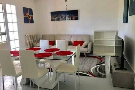 Appartement entier, Studio Apartment in Le Cannet-des-Maures, Région de Draguignan