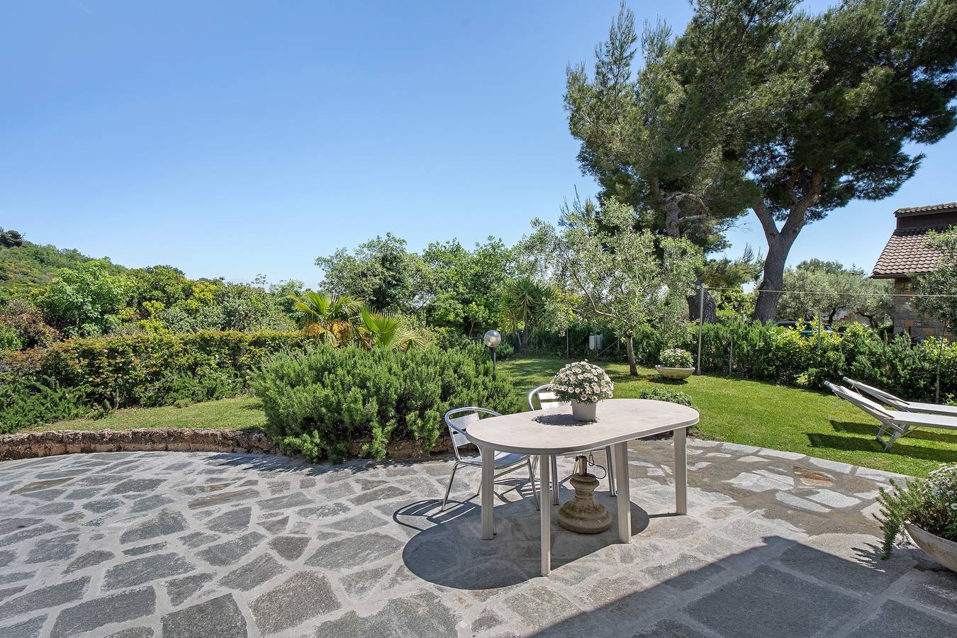 Villa 'Rosmarino' con vista sulle montagne, Wi-Fi e aria condizionata in Cisano sul Neva, Riviera di Ponente