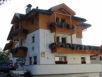 Ferienwohnung für 2 Personen, mit Sauna und Garten sowie Ausblick in Corvara in Badia