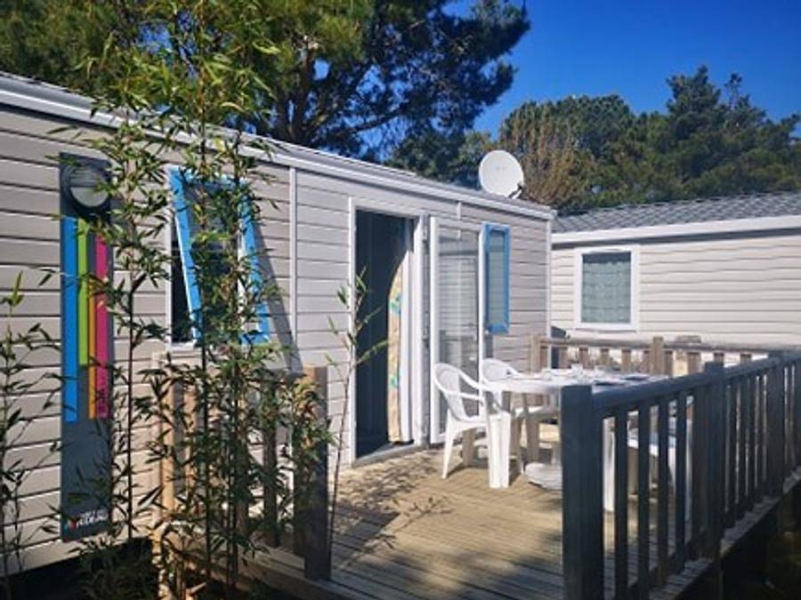 Camping Ushuaïa Villages La Conge - Mobilhome 5 personnes - Ibiza 27m² - 2 chambres avec terrasse bois in Saint-Hilaire-de-Riez, Vendée