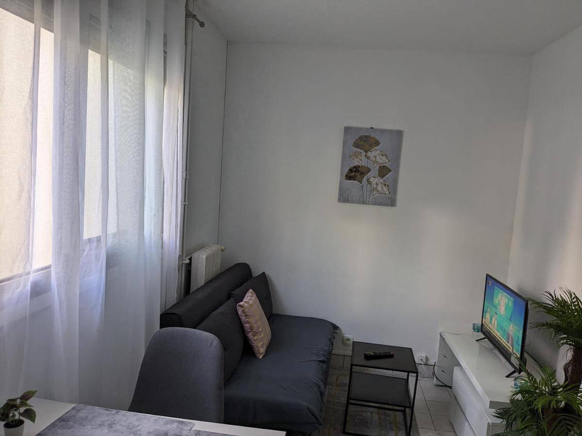 Appartement entier, One-Bedroom Apartment in Longjumeau, Essonne