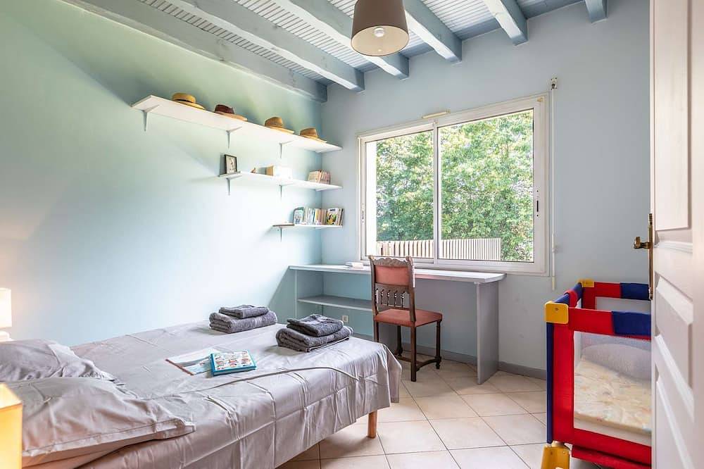 Villa Avec Piscine Chauffée au Calme in Taller (desambiguación), Region de Dax