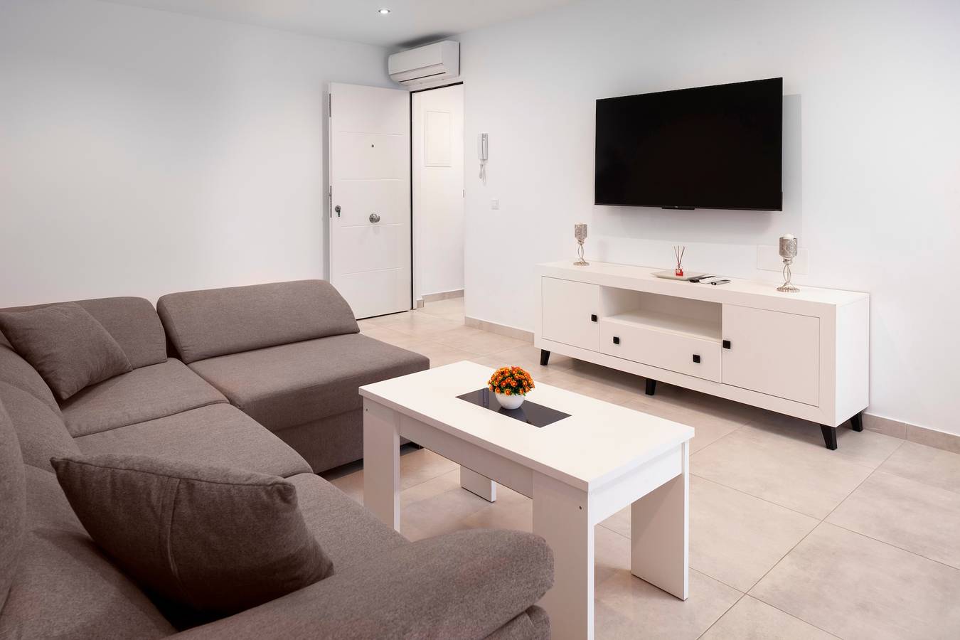 Apartamento entero, Apartamento "El Monte" con terraza privada y Wi-Fi in Cómpeta, Provincia de Málaga