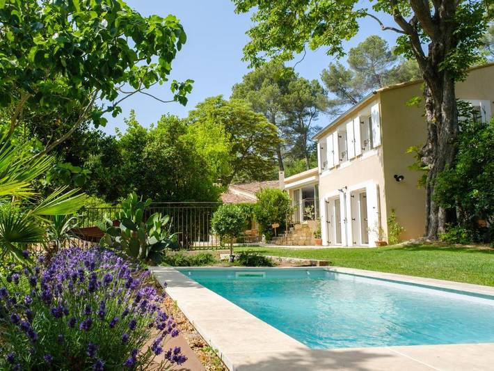 Chambre d’hôte pour 2 personnes, avec vue et jardin ainsi que piscine et terrasse à Aix-en-Provence