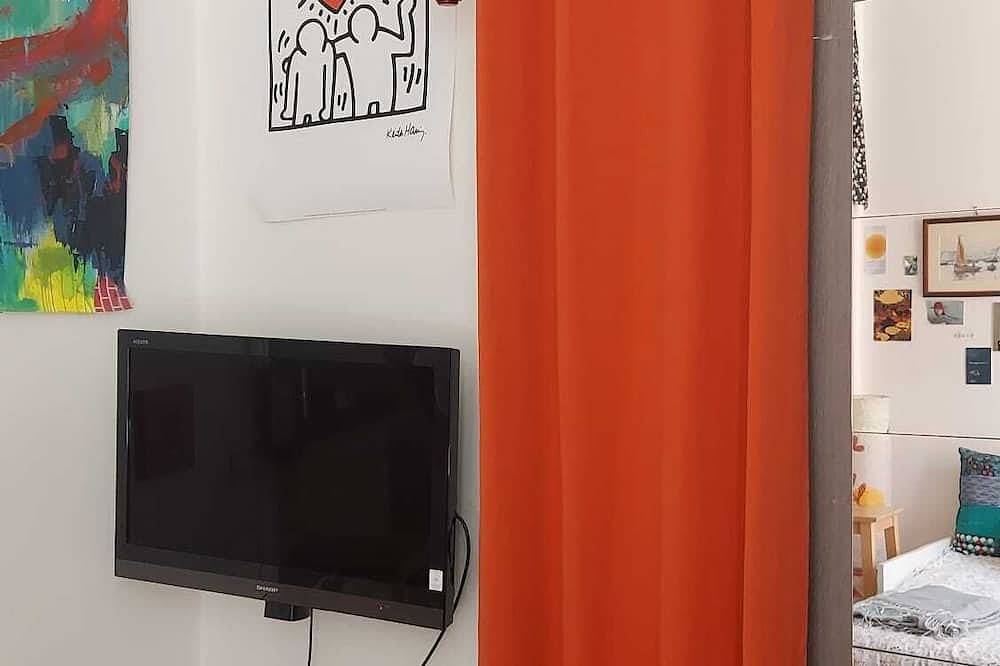 Entire apartment, Fully-equipped furnished studio - Malakoff, ideal for training/professional assignment, 3 weeks min. in Malakoff, Hauts-de-Seine