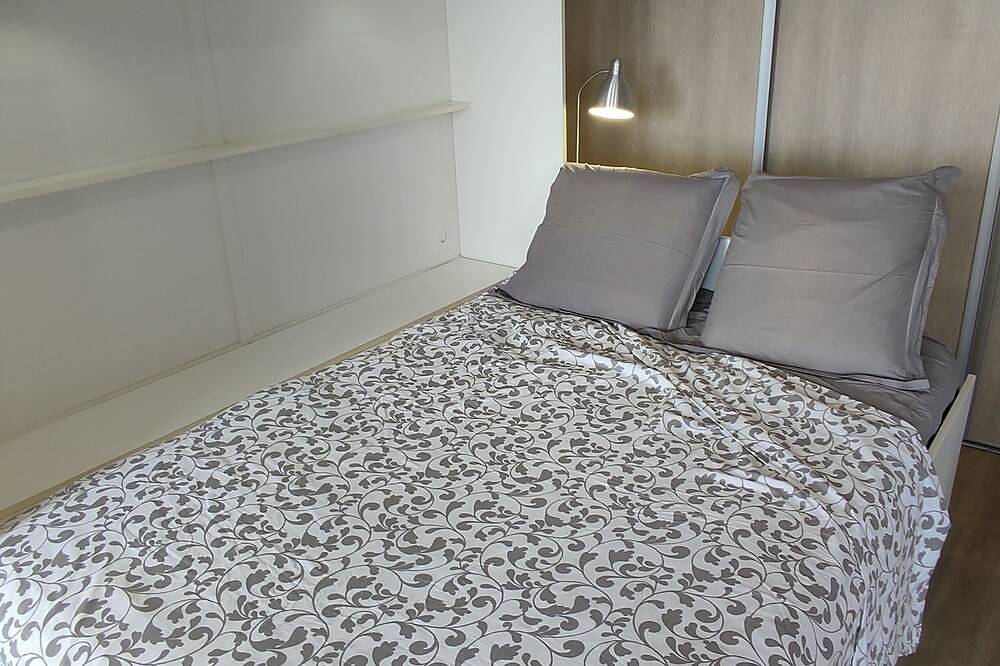 Apartamento entero, Le Bury Pleasant studio with garage and superb view in Angulema, Charente