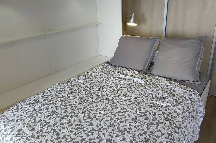 Ganze Wohnung, Le Bury Pleasant studio with garage and superb view in Angoulême, Charente