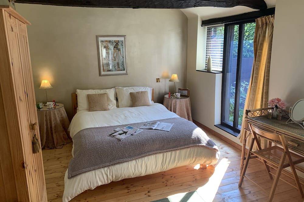 The Byre, Malvern Self-Catering Holiday Cottage for Two People in Malvern, Worcestershire