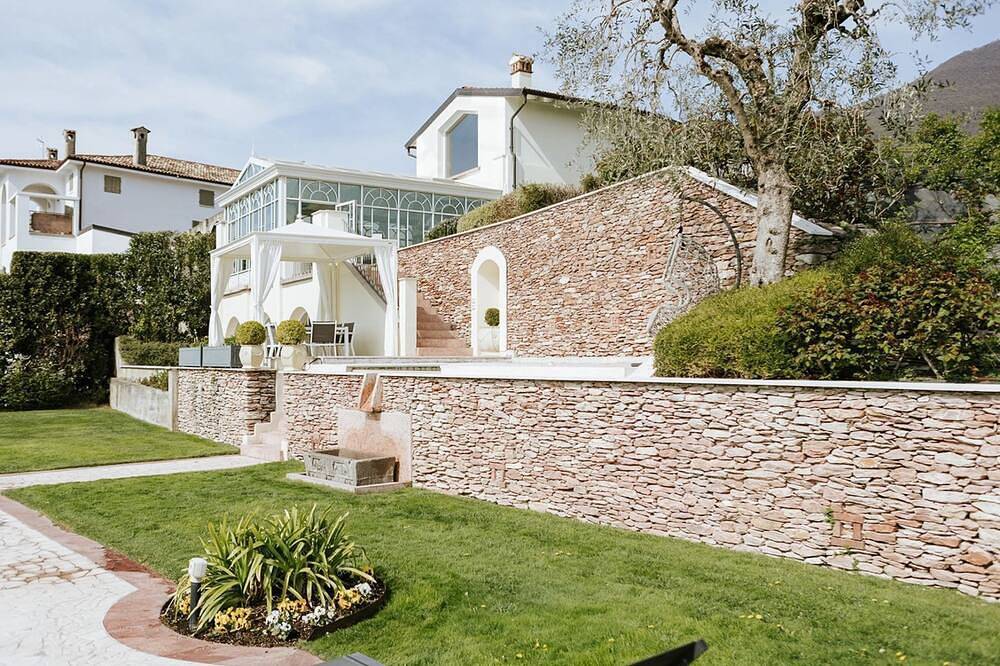 Luxury Villa rental Lake Garda - Italy in Toscolano-Maderno, Garda Mountains