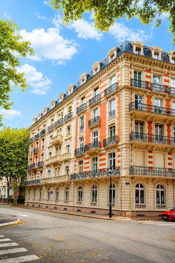 Ferienwohnung für 2 Personen, mit Balkon und Ausblick in Vichy