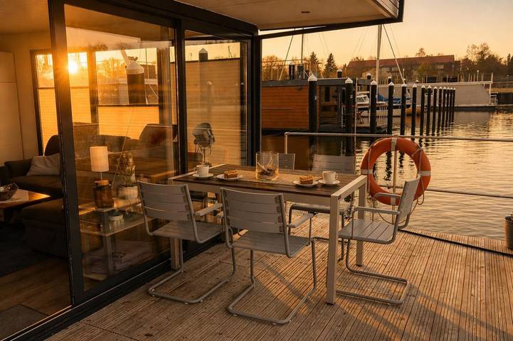 Boot für 6 Personen, mit Terrasse und Ausblick in Stralsund