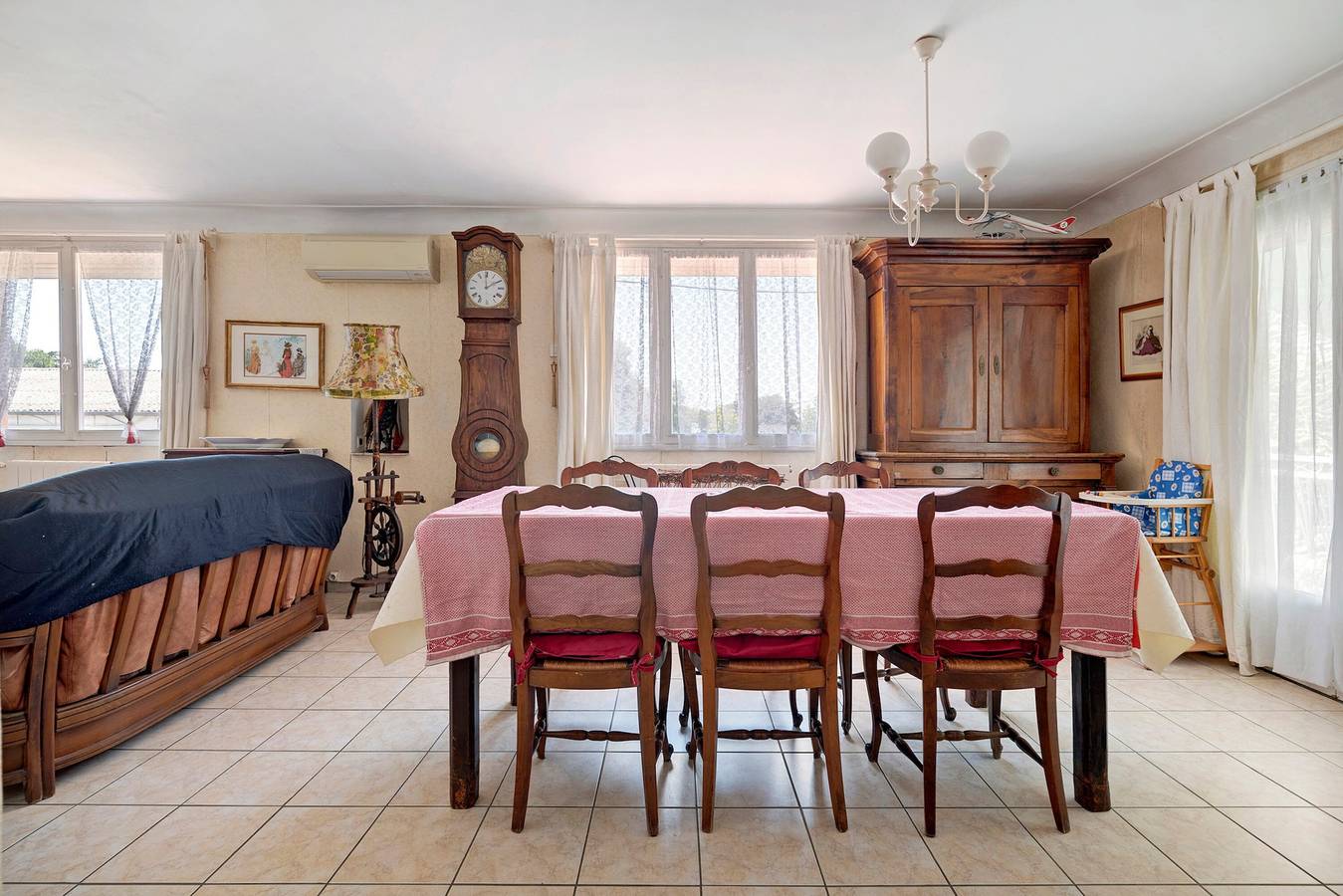 Gîte La Villa Vigneronne : maison de vacances avec piscine privée, Wi-Fi et climatisation in Castelginest, Toulouse et ses environs