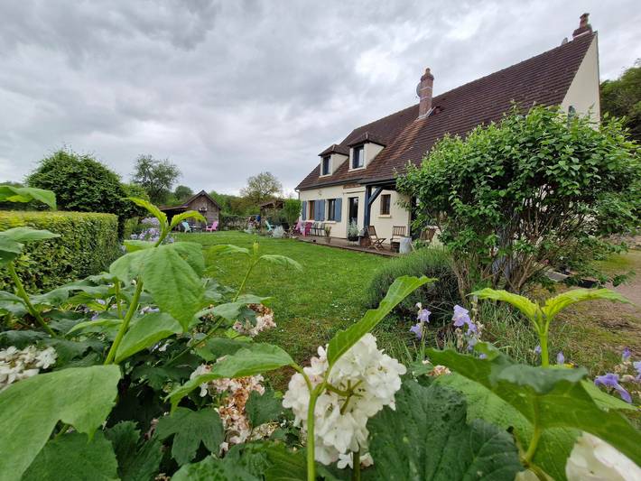 Gîte pour 7 personnes, avec Jacuzzi ainsi que Terrasse et Jardin à Lucy-sur-Yonne