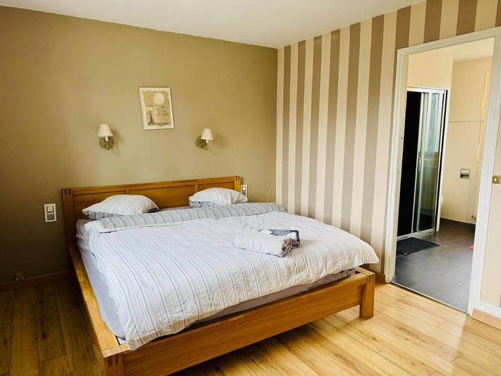 Location de vacances pour 8 personnes, avec terrasse et jardin à Montmorency