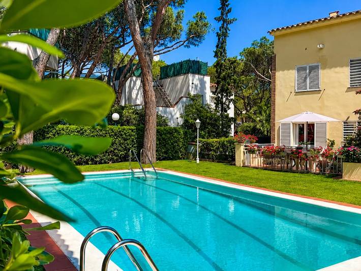 Ferienhaus für 6 Personen, mit Terrasse und Garten sowie Pool